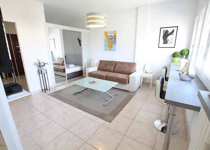 Le Colony
